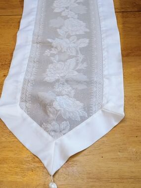 Elegant White and Cream Floral Table Runner with Tassel